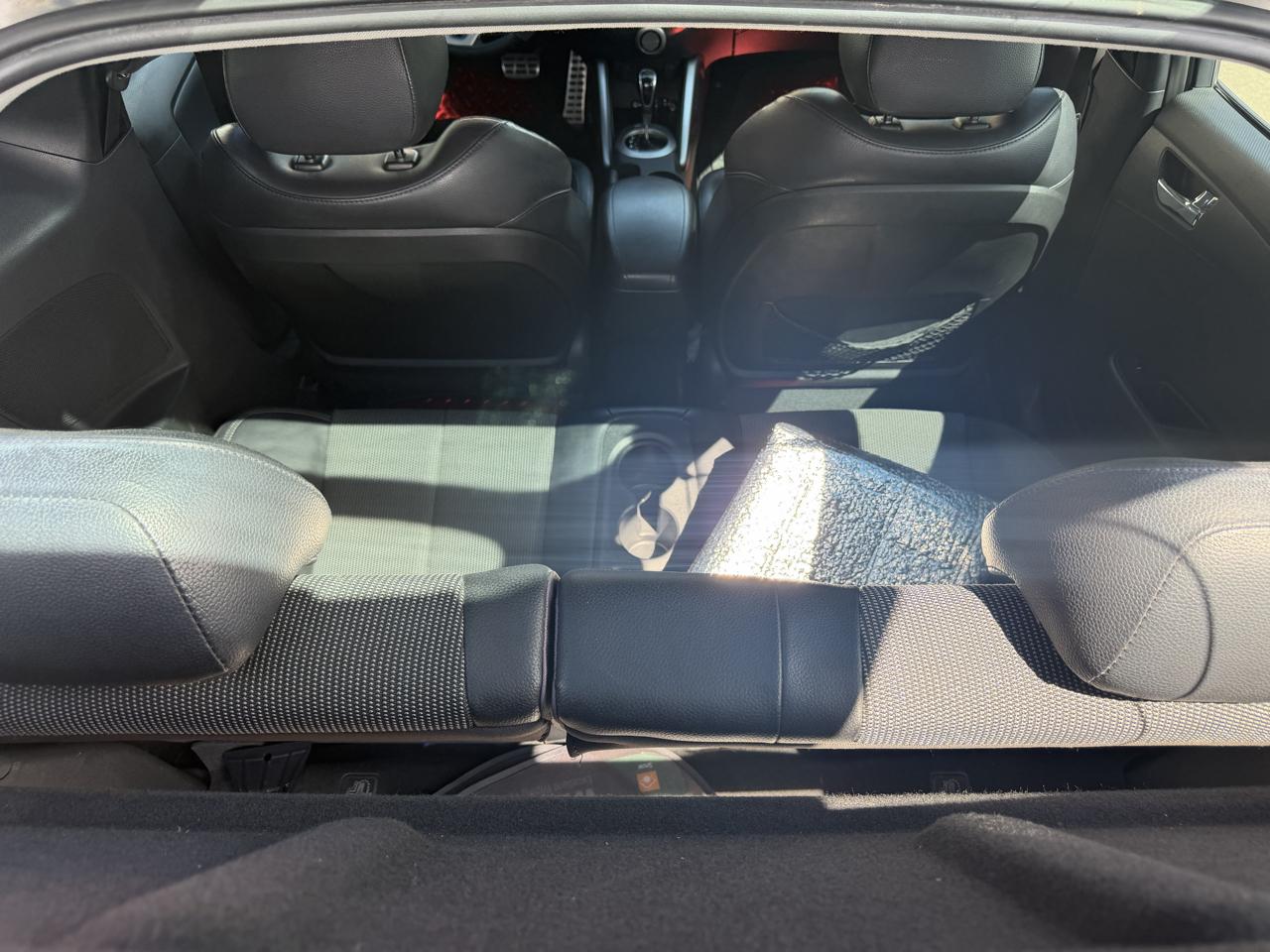 Hyundai Veloster Base 2012