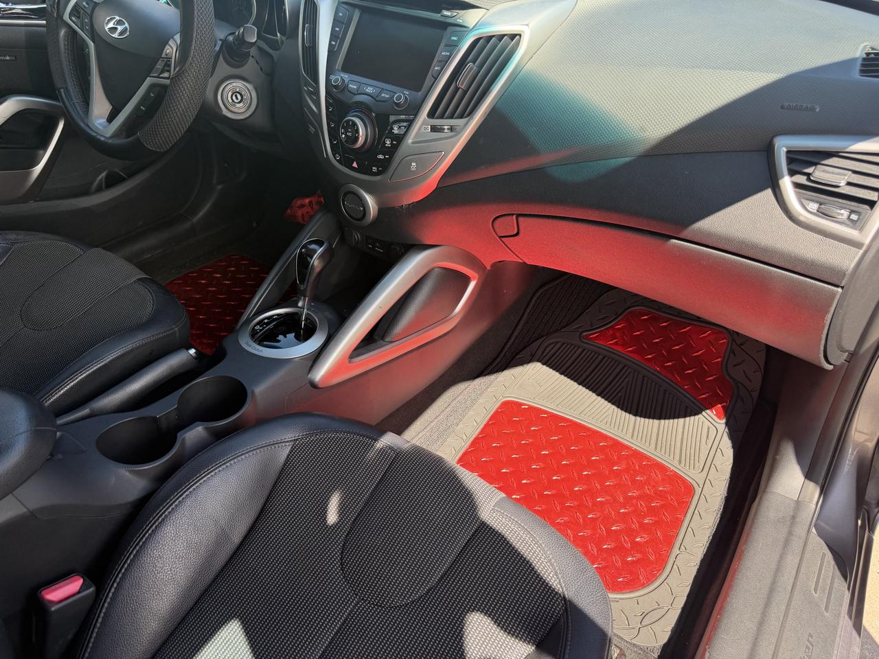 Hyundai Veloster Base 2012