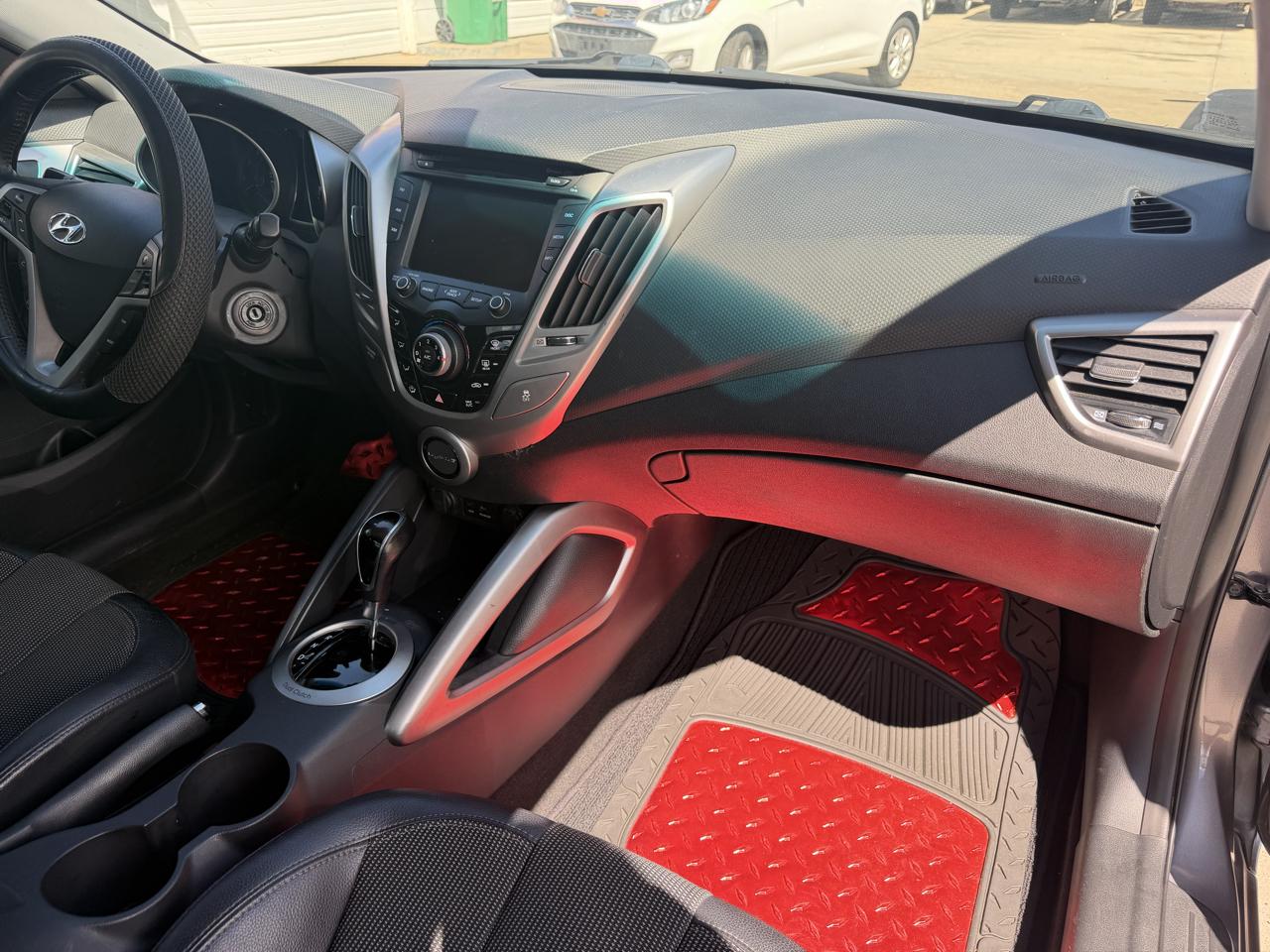 Hyundai Veloster Base 2012