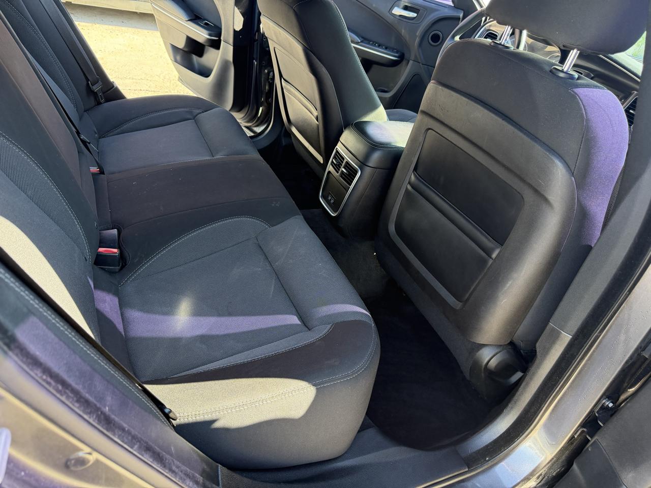 Dodge Charger SE 2015