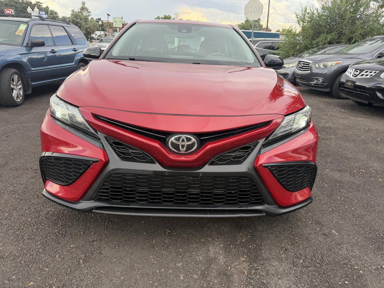 Toyota Camry SE 2021