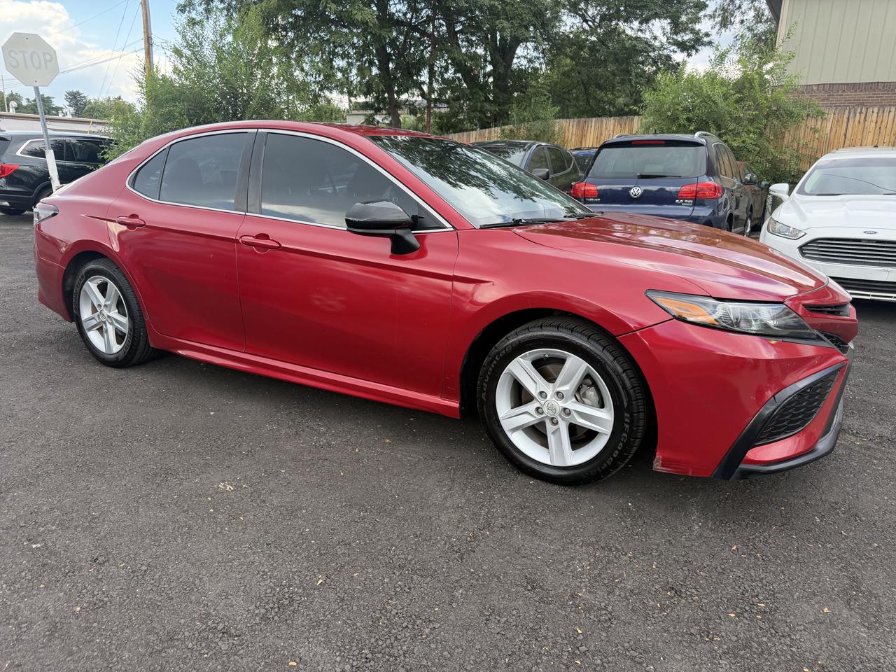 Toyota Camry SE 2021