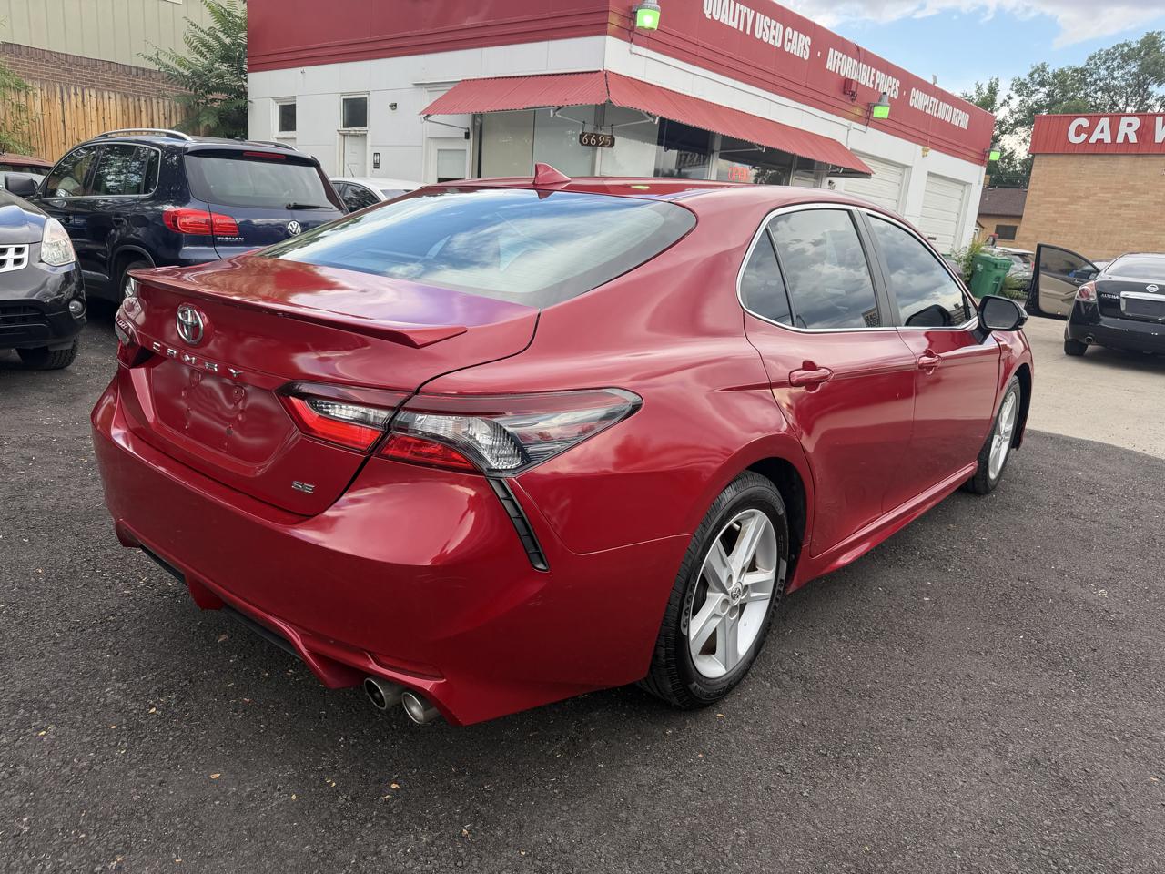 Toyota Camry SE 2021