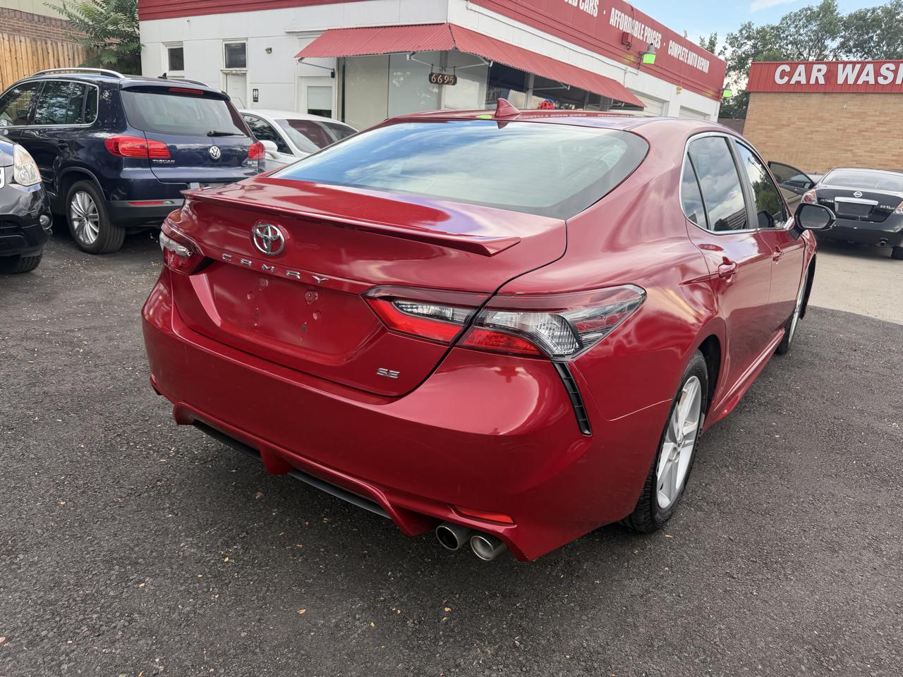 Toyota Camry SE 2021