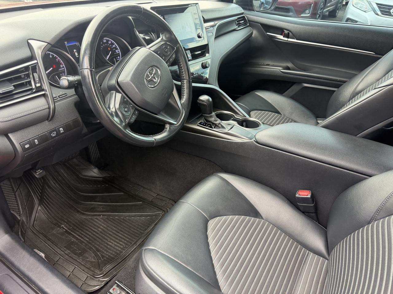 Toyota Camry SE 2021