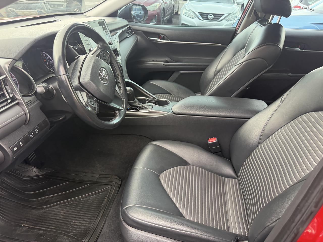 Toyota Camry SE 2021