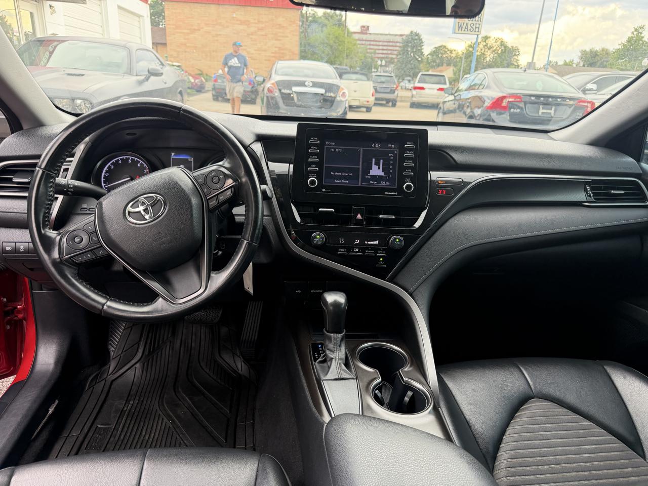 Toyota Camry SE 2021