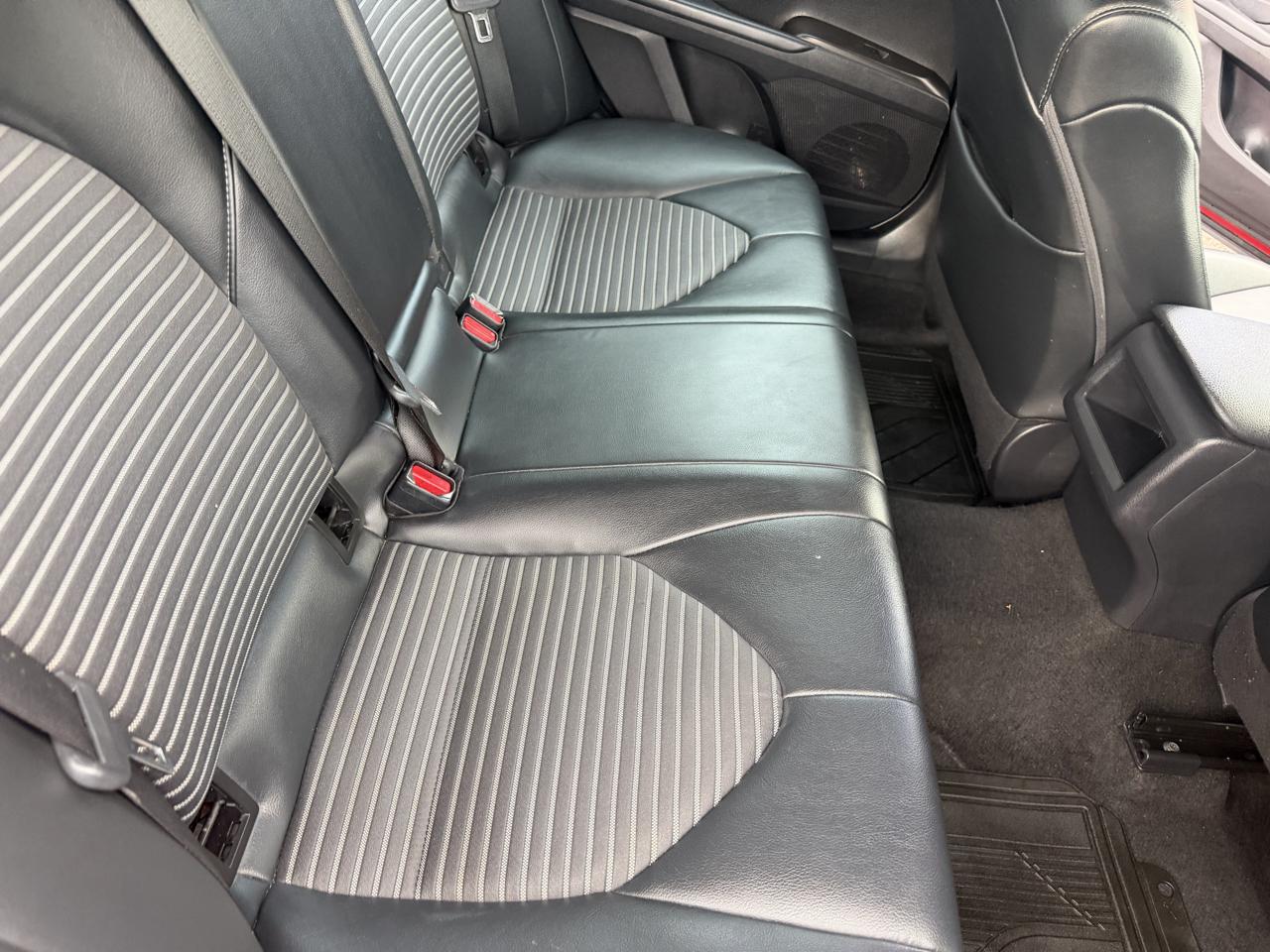 Toyota Camry SE 2021