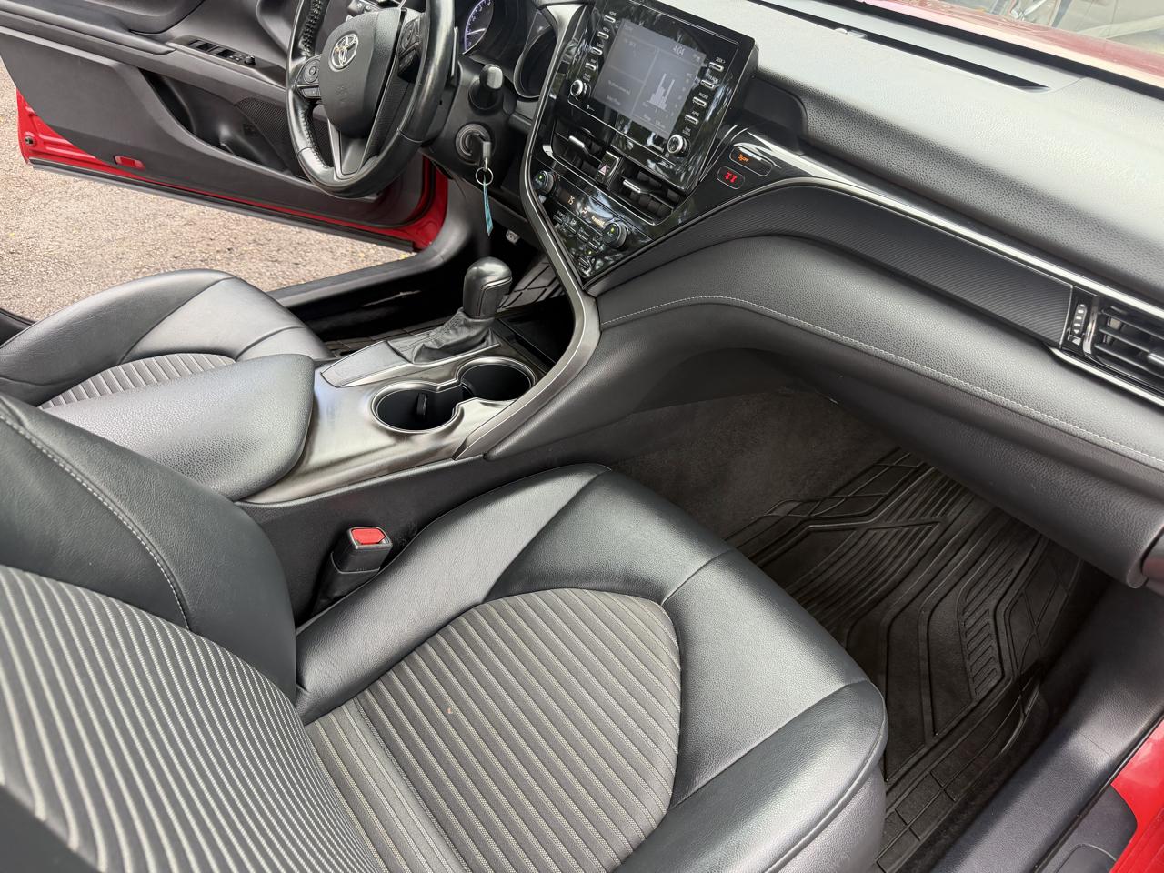Toyota Camry SE 2021