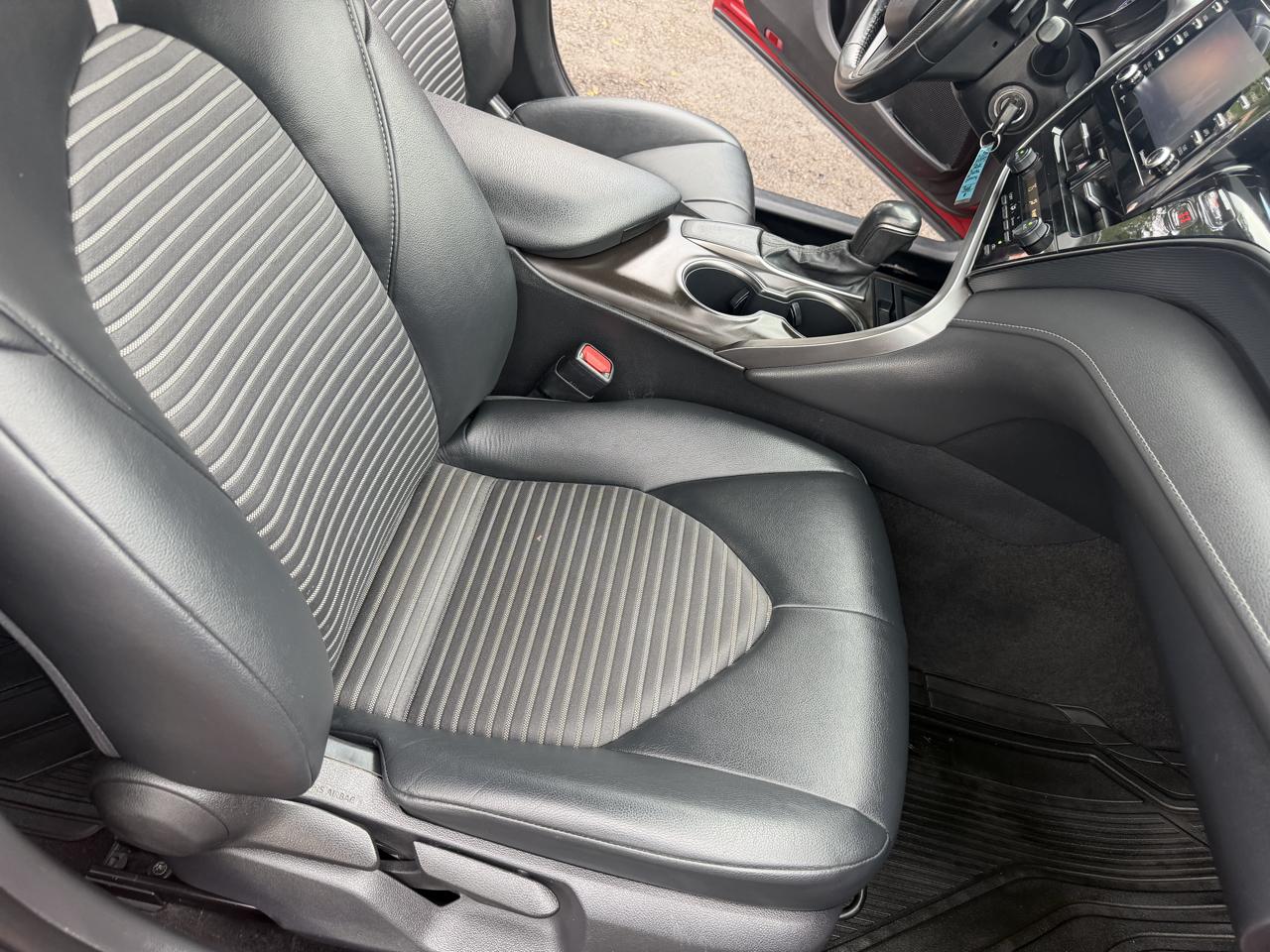 Toyota Camry SE 2021
