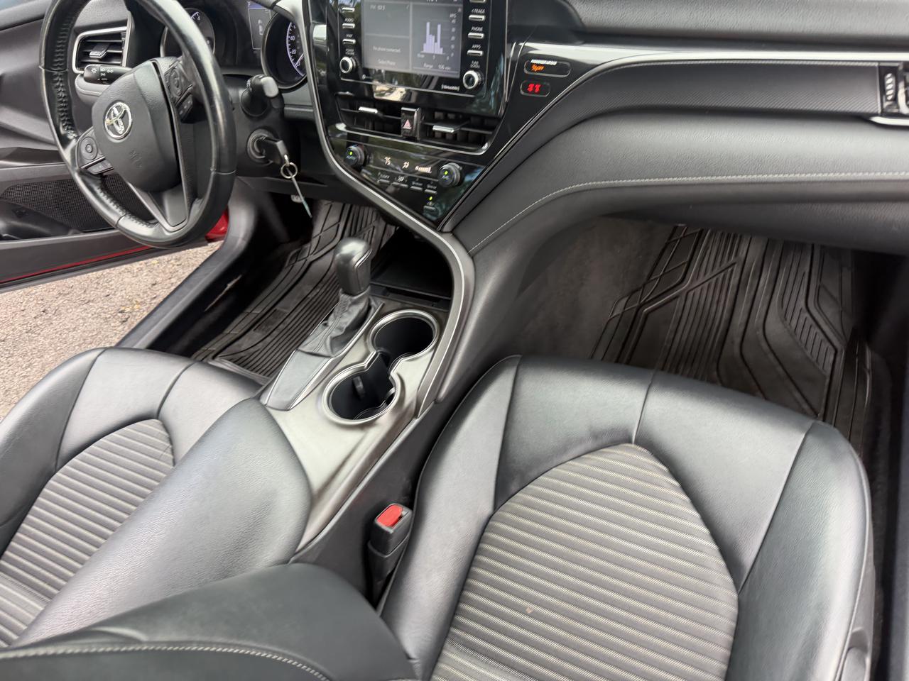 Toyota Camry SE 2021