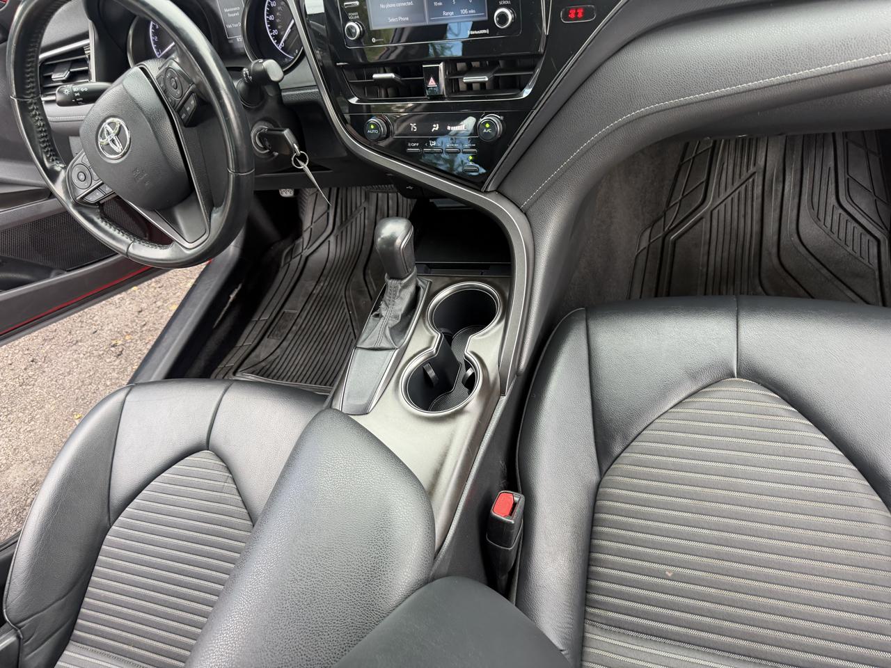 Toyota Camry SE 2021