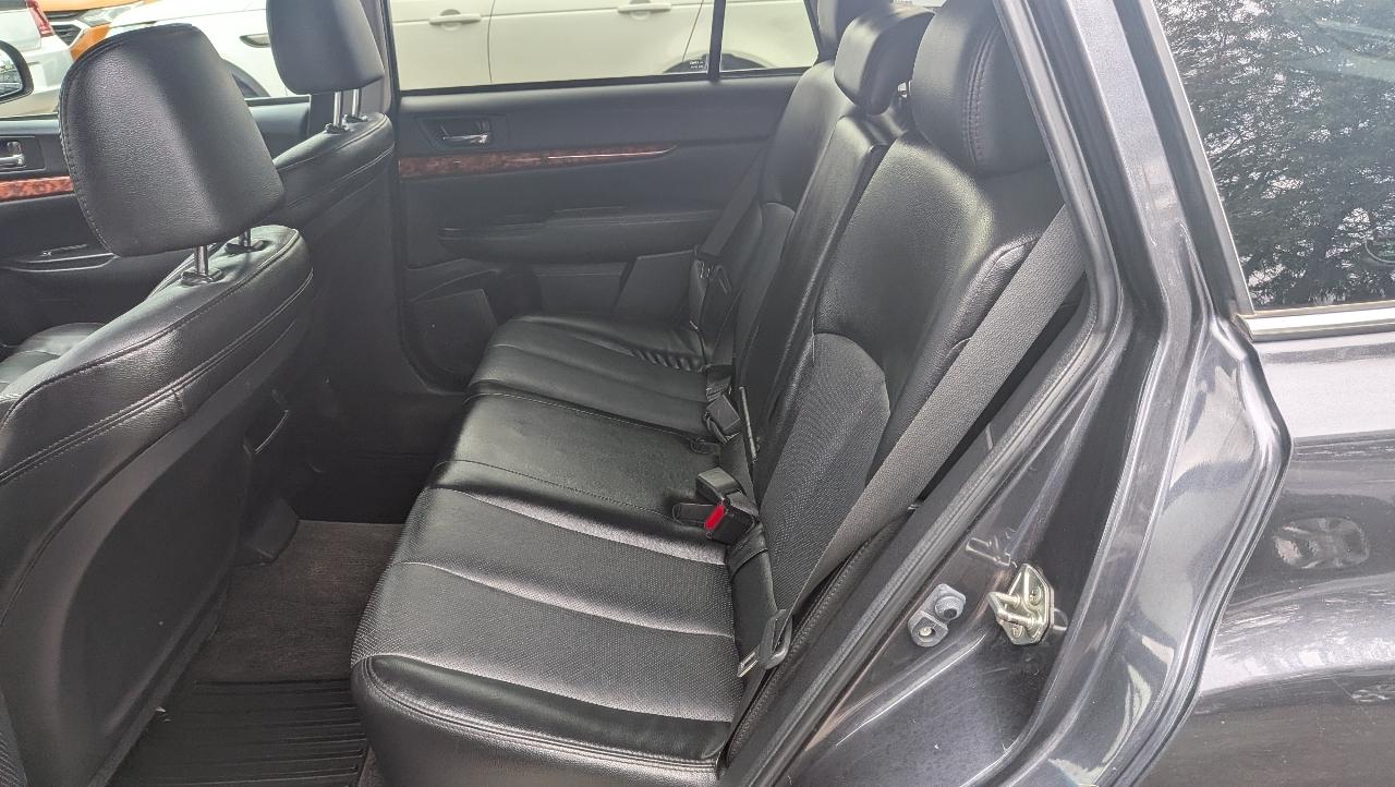 Subaru Outback 2.5i Limited 2011
