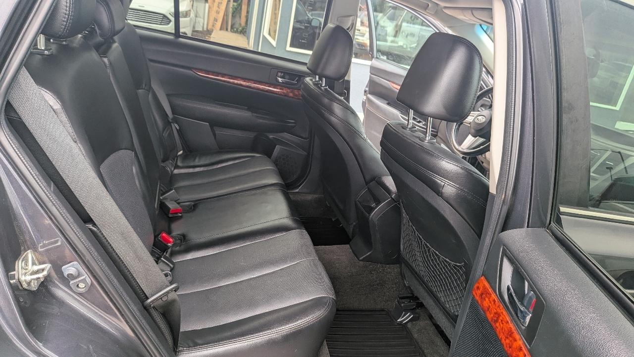 Subaru Outback 2.5i Limited 2011