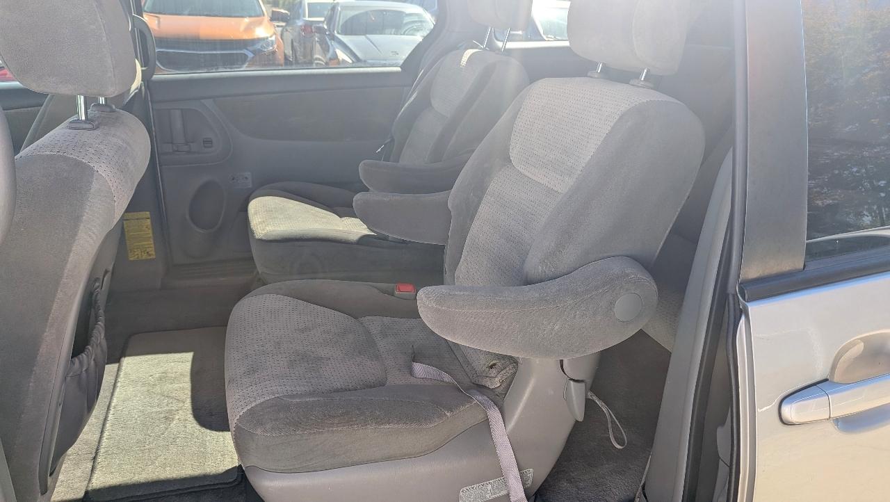 Toyota Sienna LE FWD 8-Passenger Seating 2008