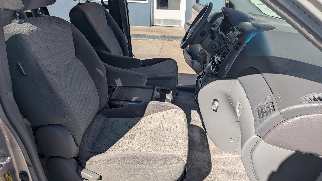 Toyota Sienna LE FWD 8-Passenger Seating 2008