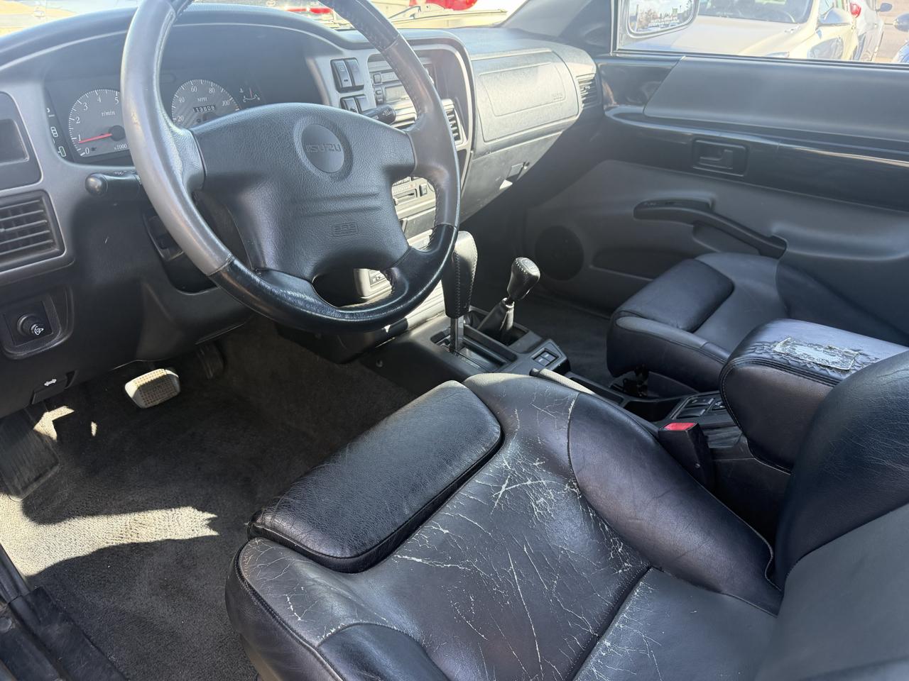 Isuzu VehiCROSS 2dr 4WD 2001