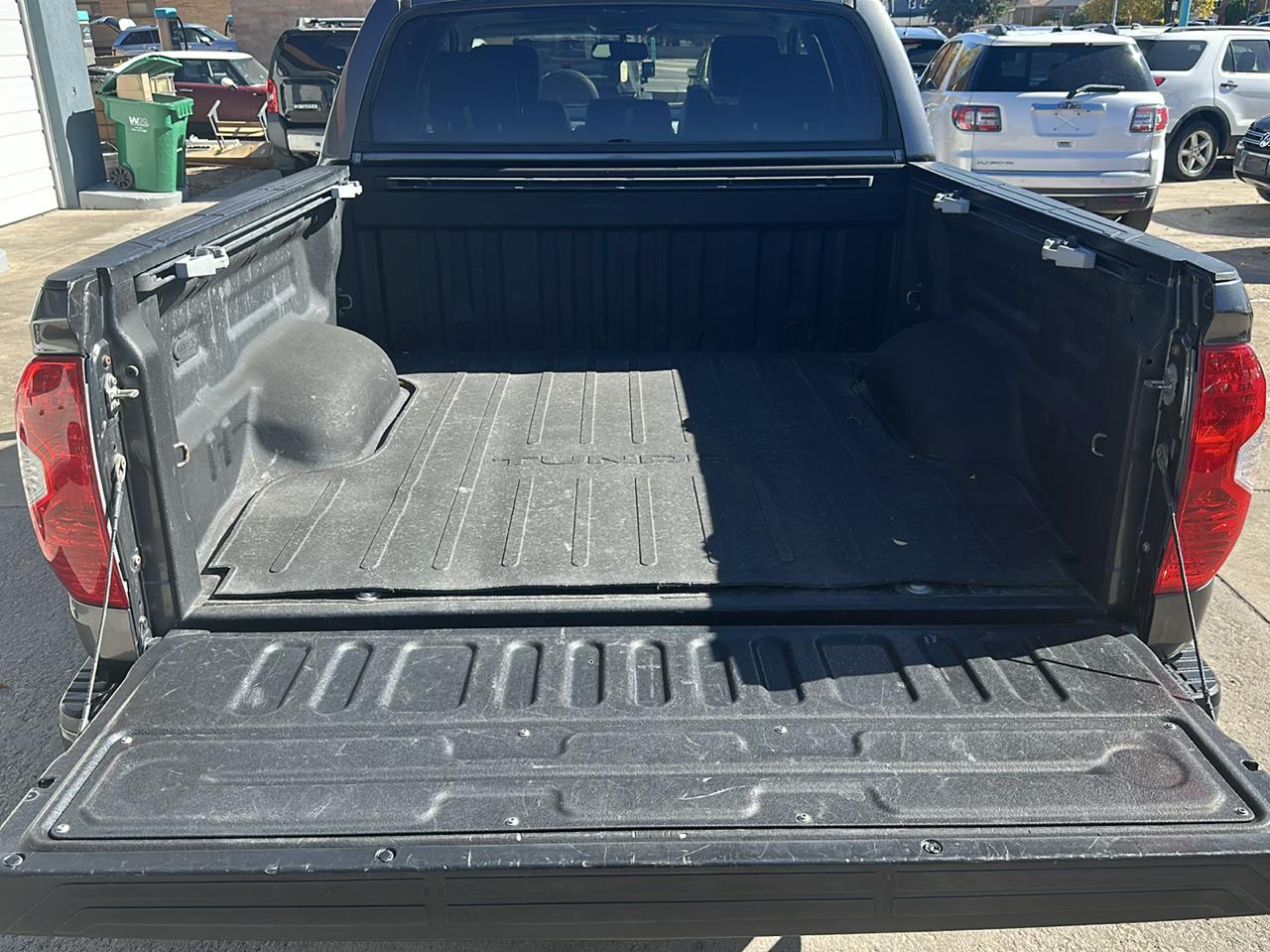 Toyota Tundra Limited 5.7L FFV CrewMax 4WD 2017