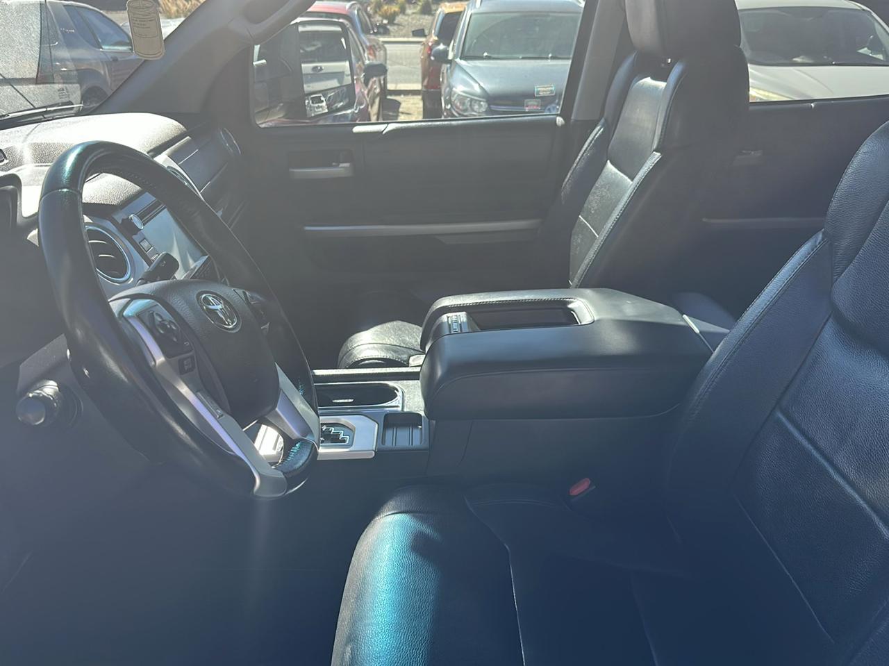 Toyota Tundra Limited 5.7L FFV CrewMax 4WD 2017