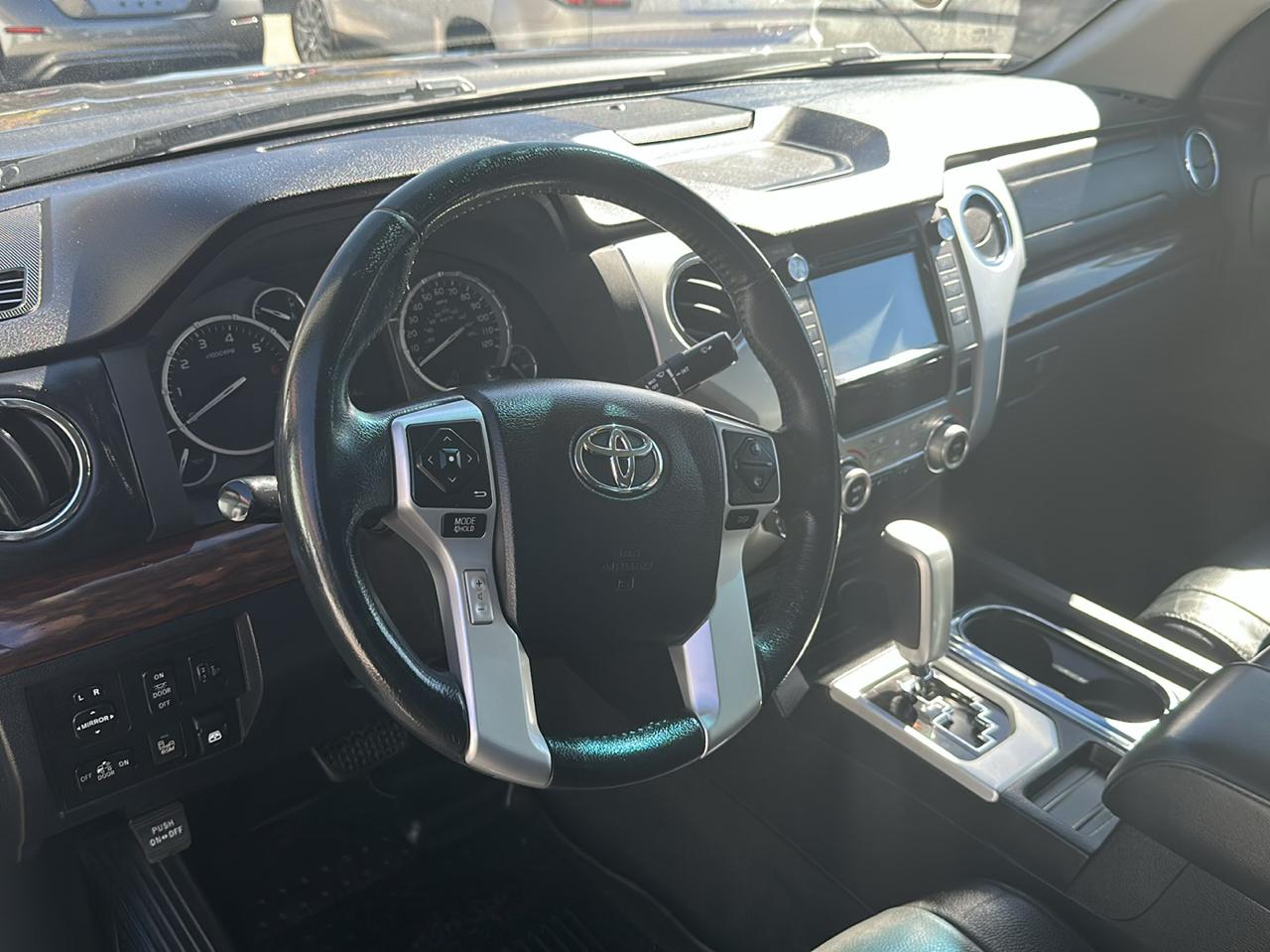 Toyota Tundra Limited 5.7L FFV CrewMax 4WD 2017
