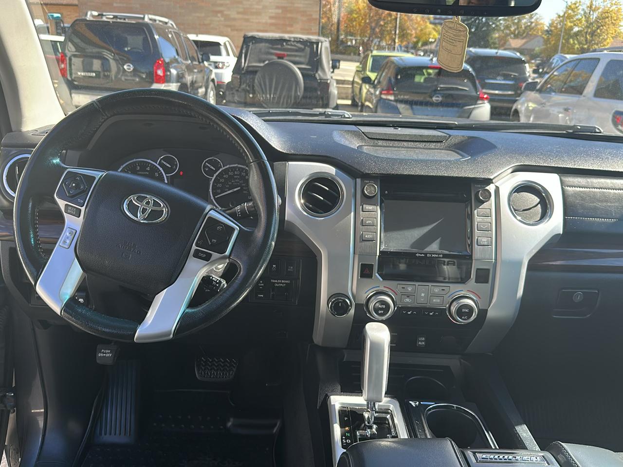 Toyota Tundra Limited 5.7L FFV CrewMax 4WD 2017