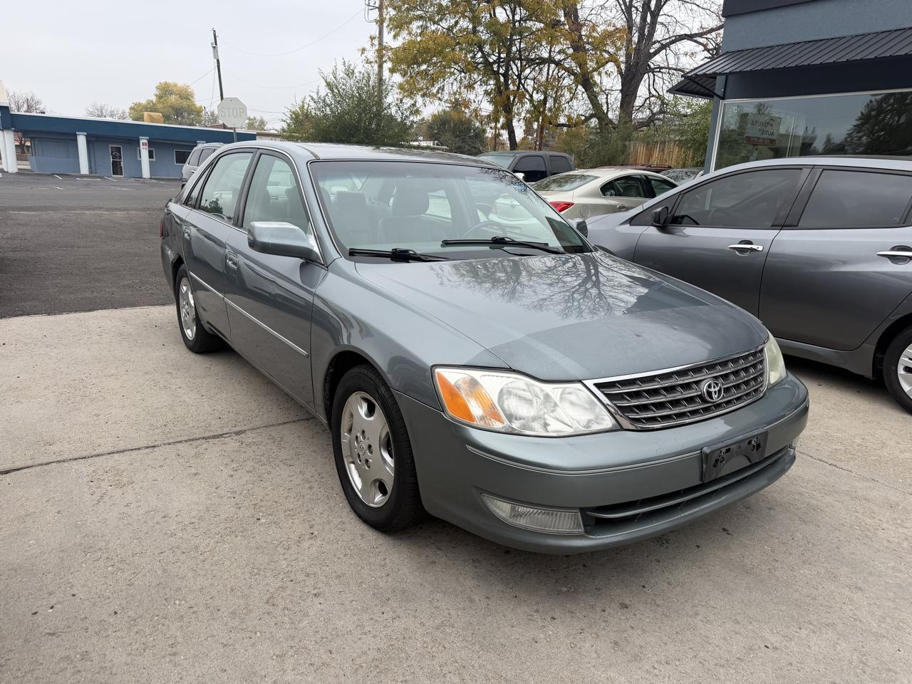 Toyota Avalon XL 2004
