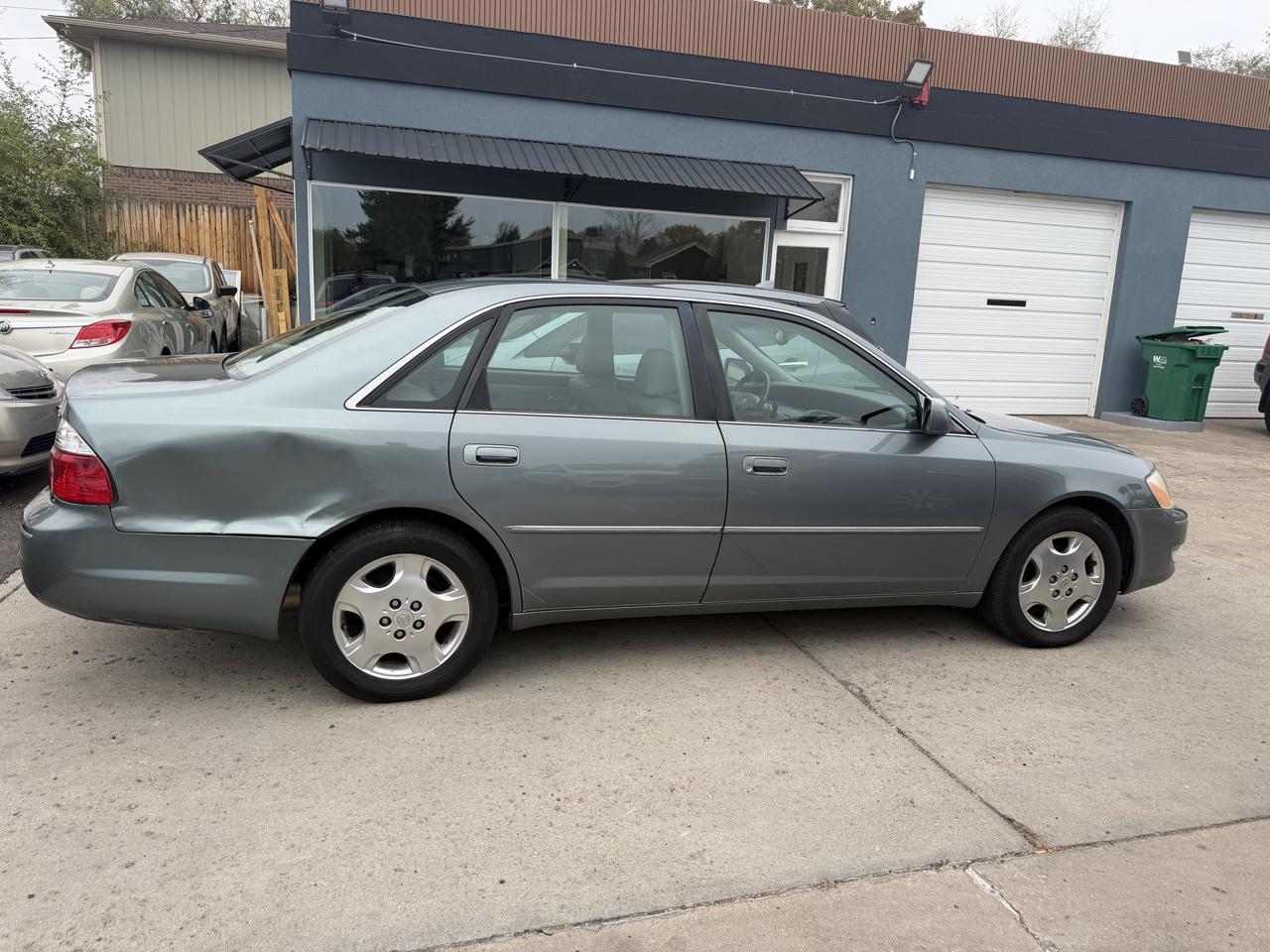 Toyota Avalon XL 2004