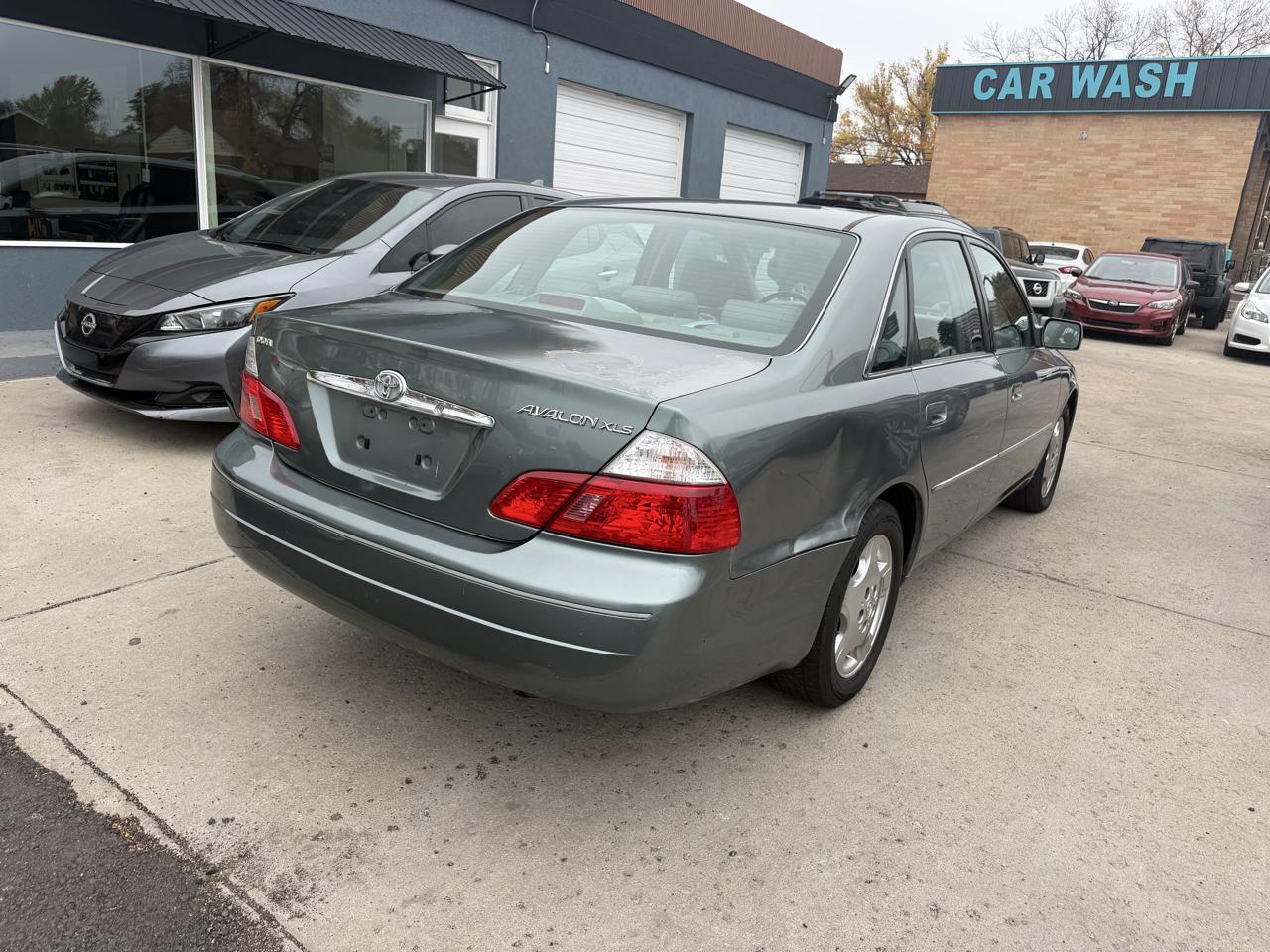 Toyota Avalon XL 2004