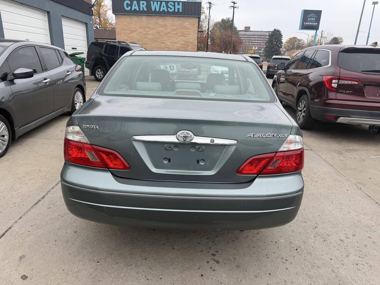 Toyota Avalon XL 2004
