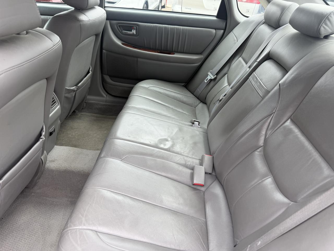 Toyota Avalon XL 2004