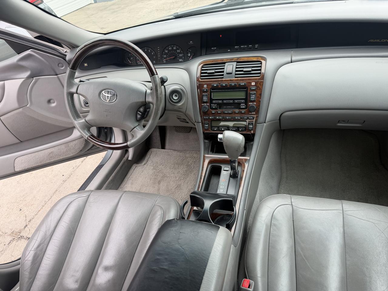 Toyota Avalon XL 2004