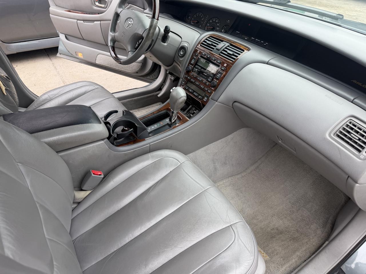 Toyota Avalon XL 2004