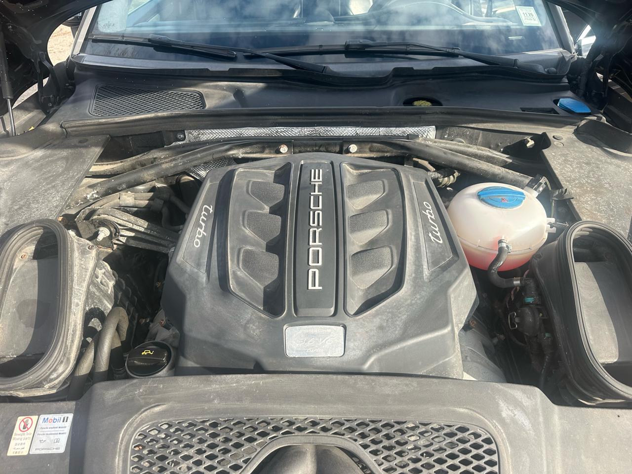 Porsche Macan Turbo 2015