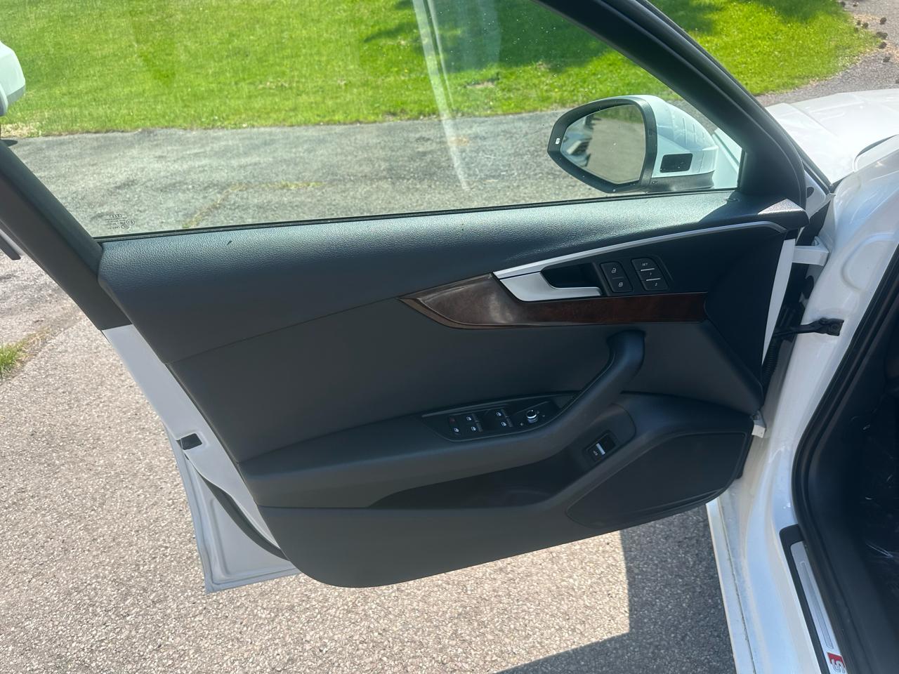 Audi A4 2.0 TFSI Premium quattro 7A 2019