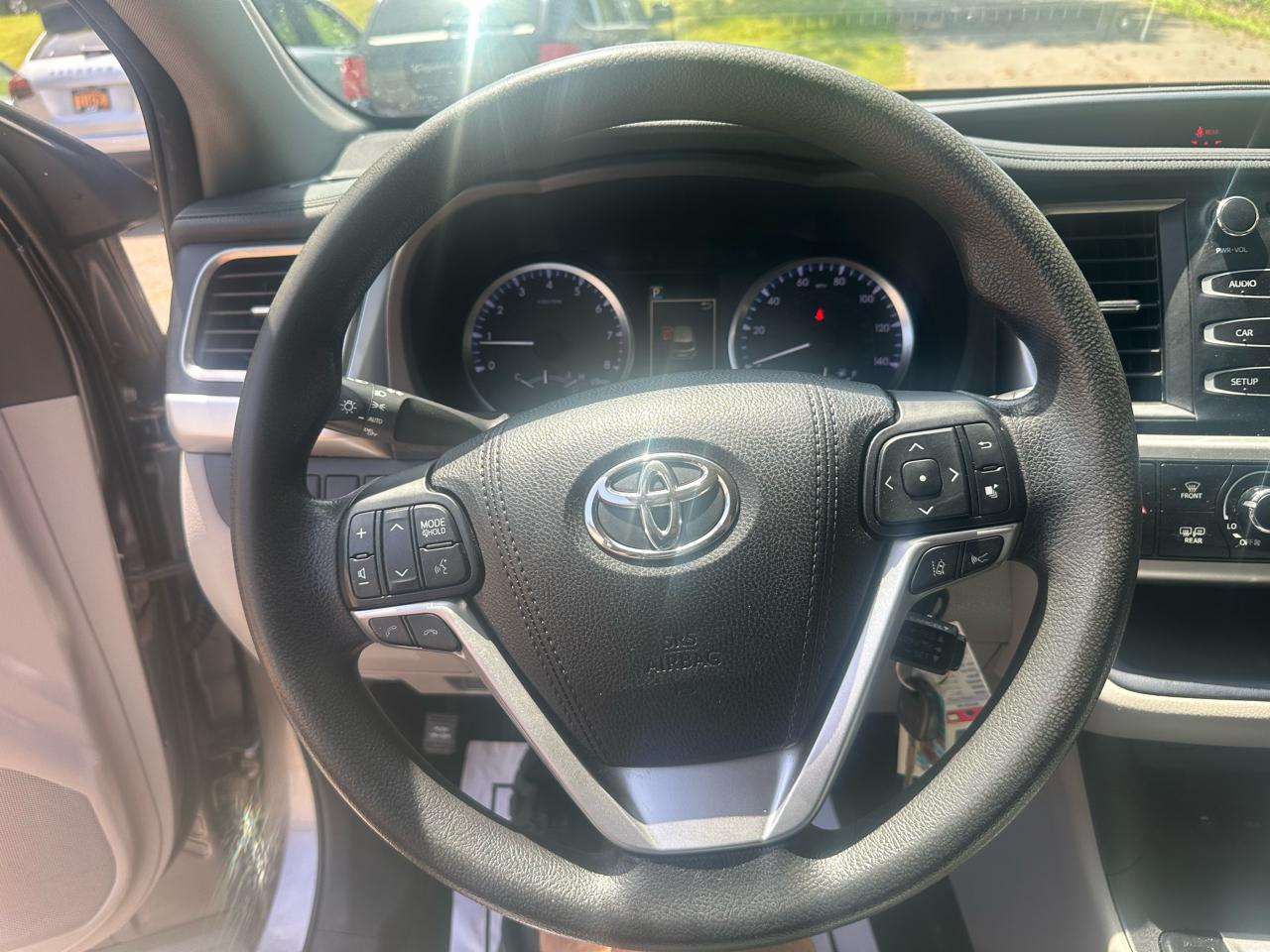 Toyota Highlander LE Plus AWD V6 2017