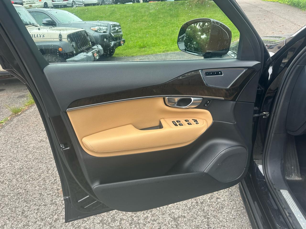 Volvo XC90 T6 Momentum AWD 2018