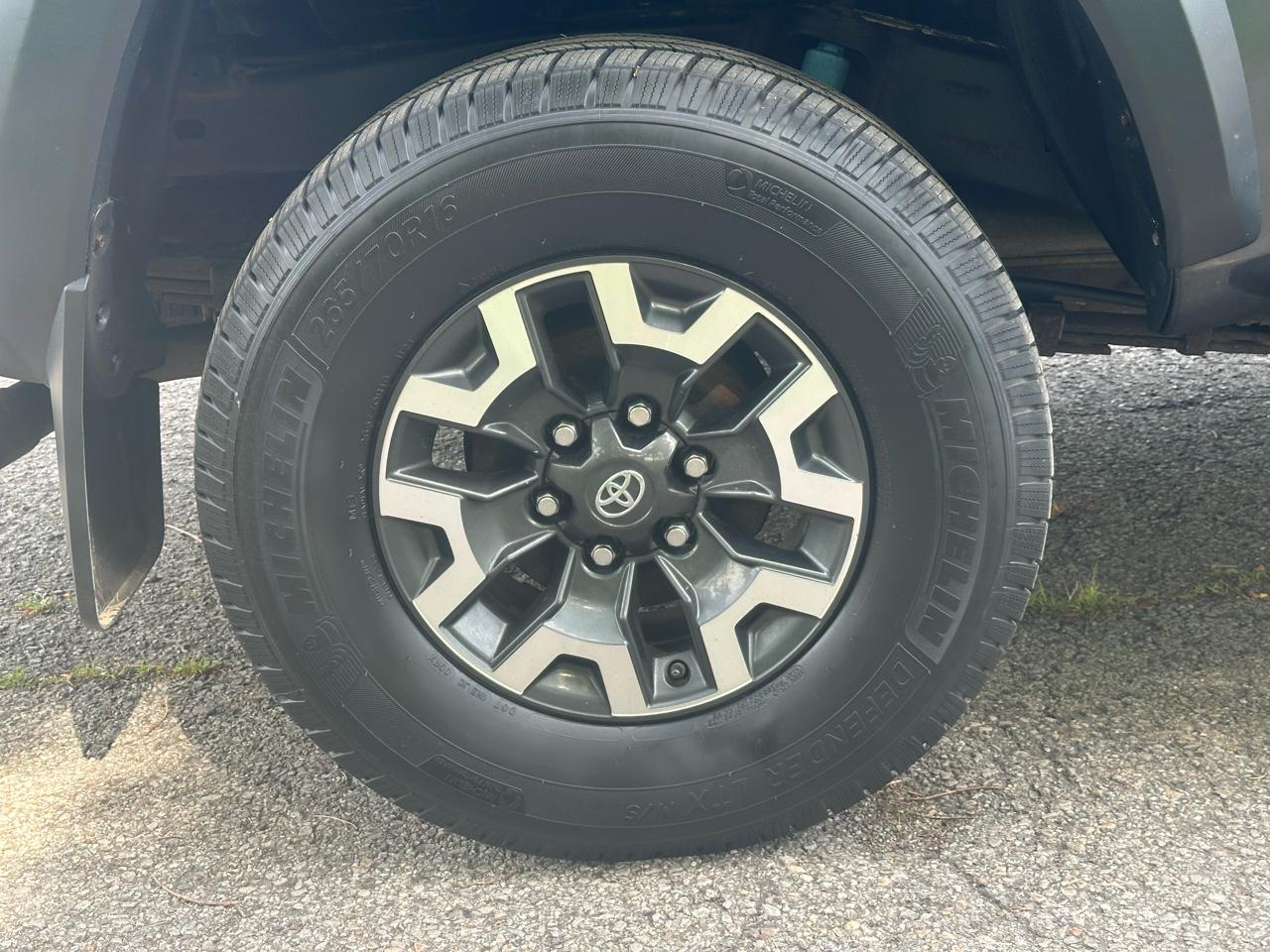 Toyota Tacoma SR5 Double Cab Super Long Bed V6 6AT 4WD 2017