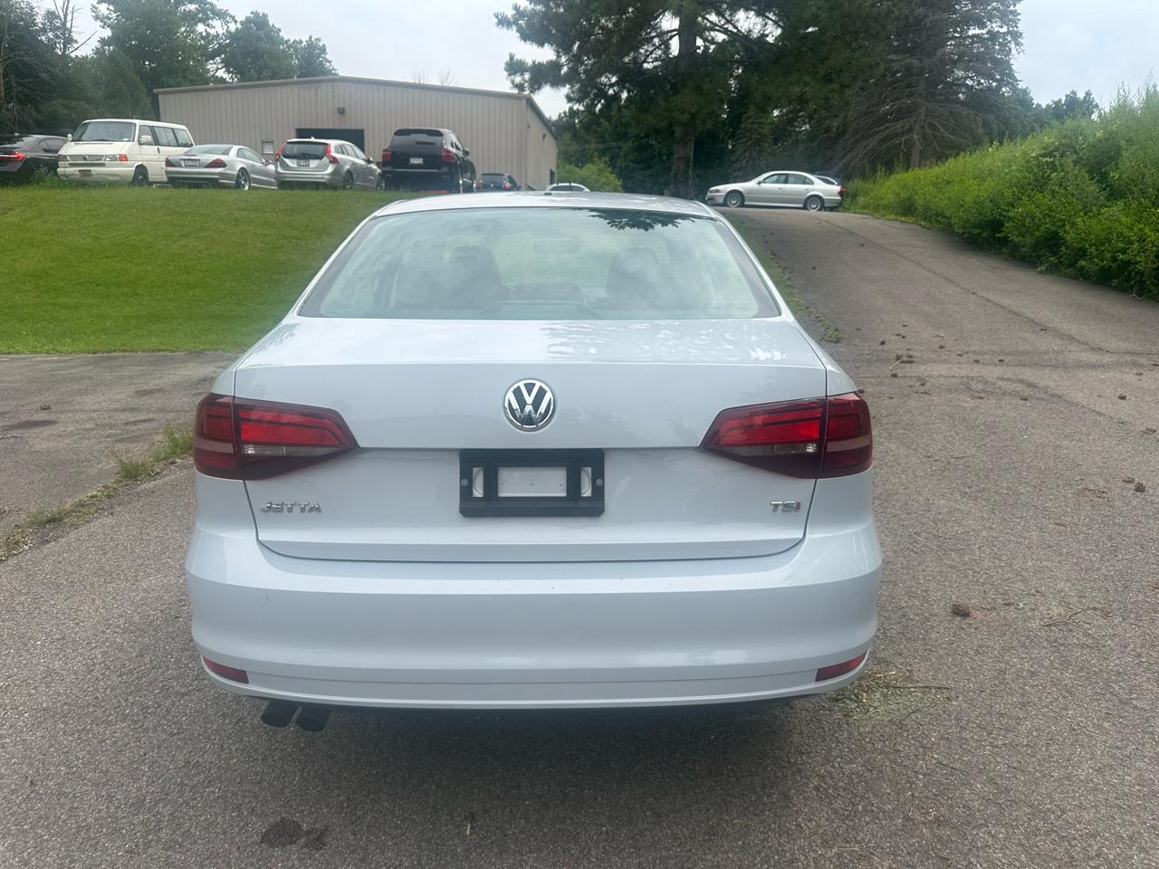 Volkswagen Jetta 1.4T S 6A 2017