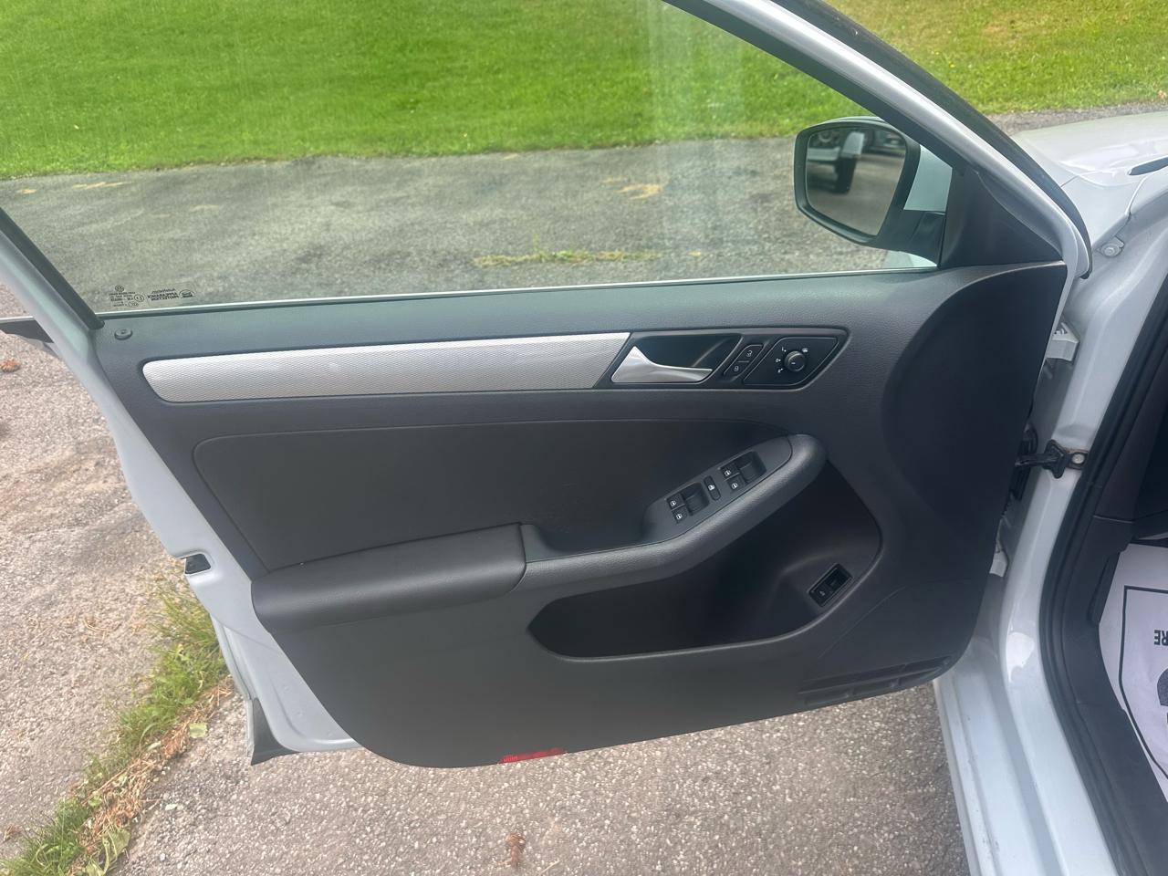 Volkswagen Jetta 1.4T S 6A 2017
