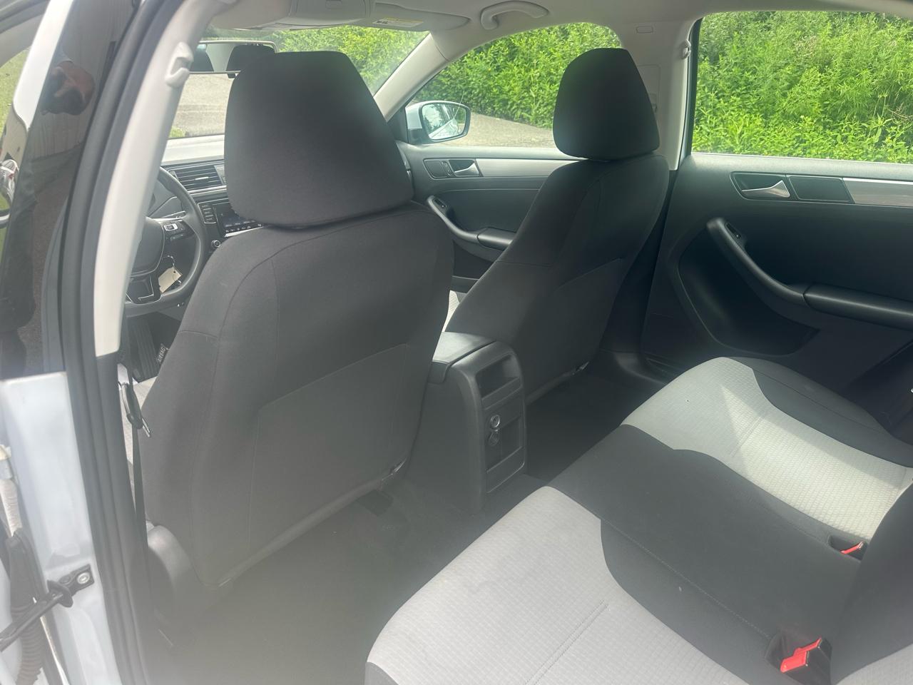 Volkswagen Jetta 1.4T S 6A 2017