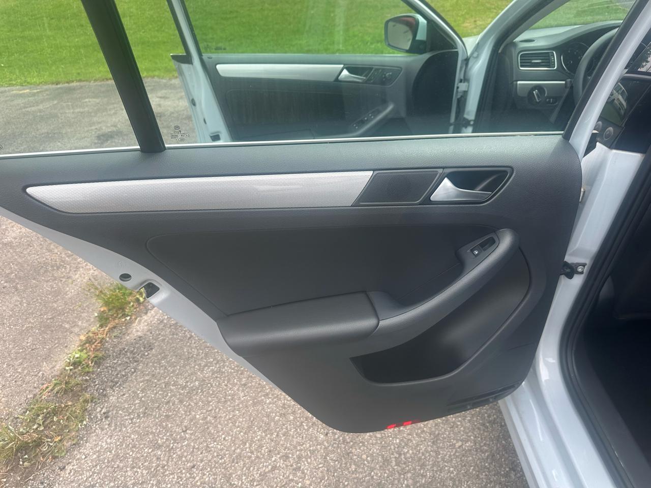 Volkswagen Jetta 1.4T S 6A 2017