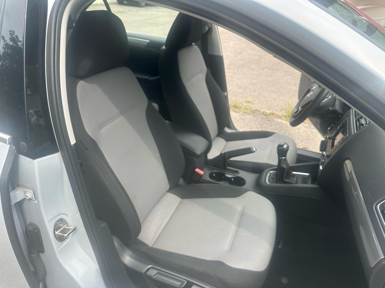 Volkswagen Jetta 1.4T S 6A 2017
