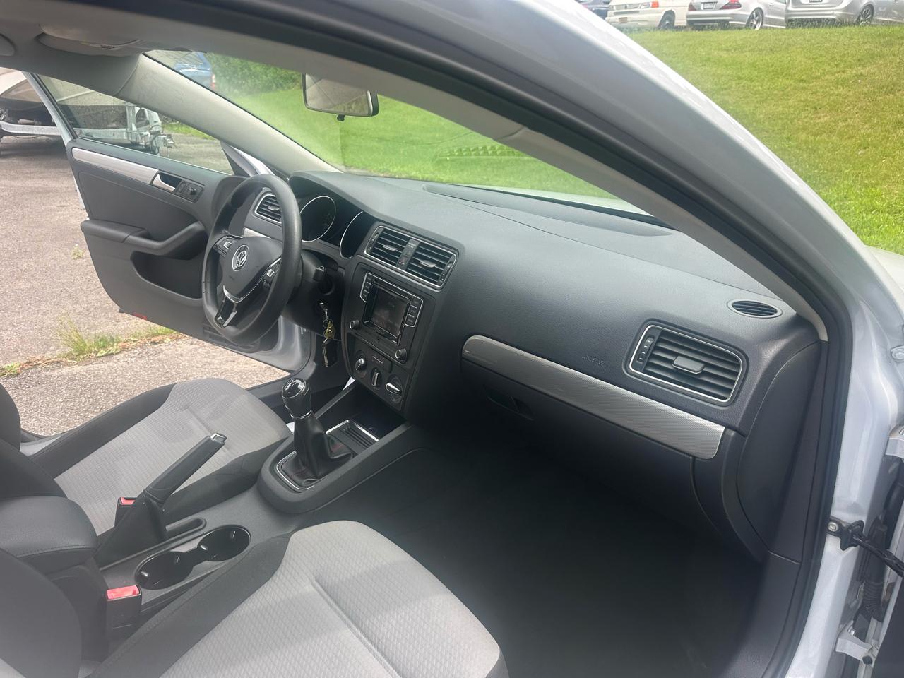 Volkswagen Jetta 1.4T S 6A 2017