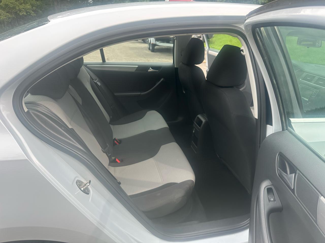 Volkswagen Jetta 1.4T S 6A 2017