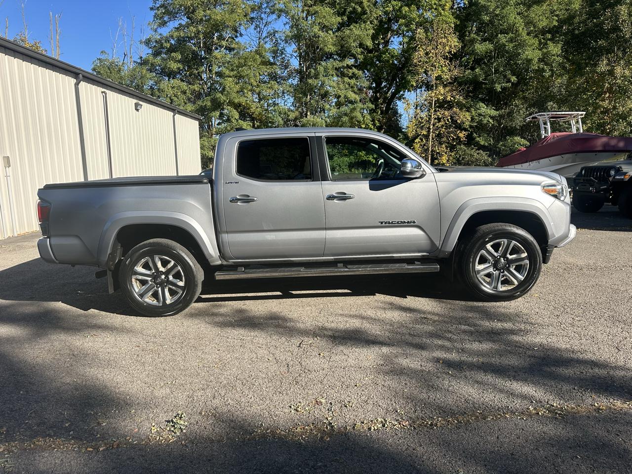 Toyota Tacoma Limited Double Cab V6 6AT 4WD 2017
