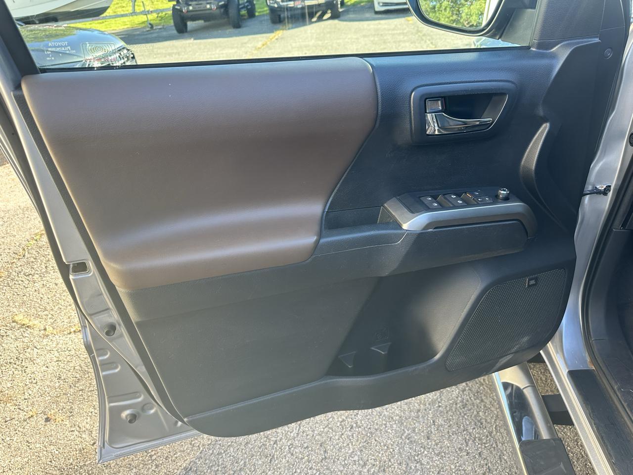 Toyota Tacoma Limited Double Cab V6 6AT 4WD 2017