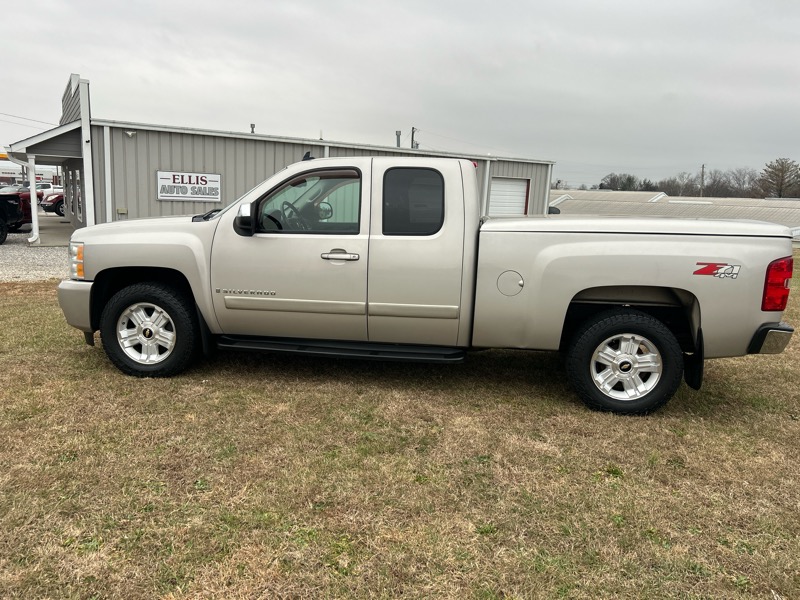 2008 Chevrolet Silverado 1500 4dr Ext Cab 143.5" WB 4WD LT