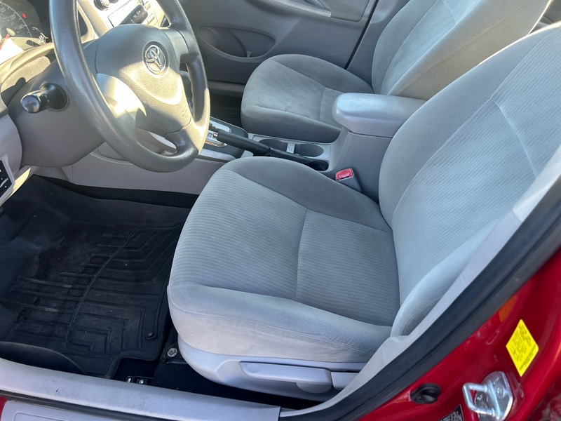 Toyota Corolla 4dr Sdn LE Auto 2010