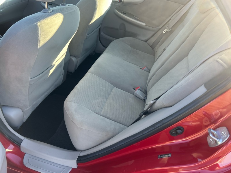 Toyota Corolla 4dr Sdn LE Auto 2010