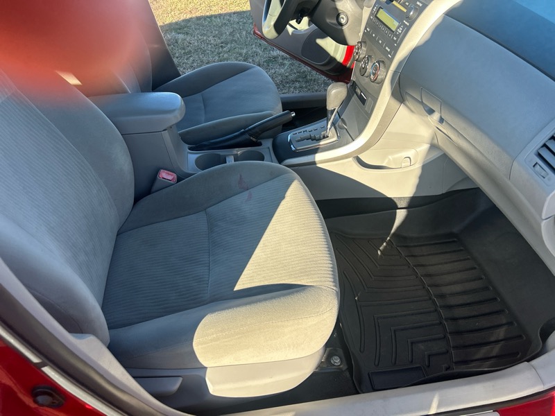 Toyota Corolla 4dr Sdn LE Auto 2010